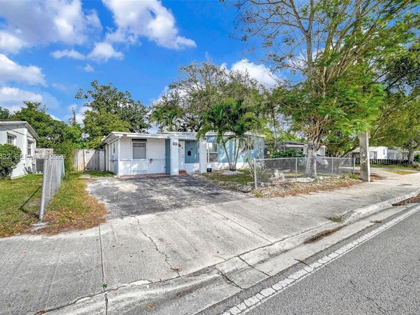 6629 Sheridan St , Hollywood, FL 33024