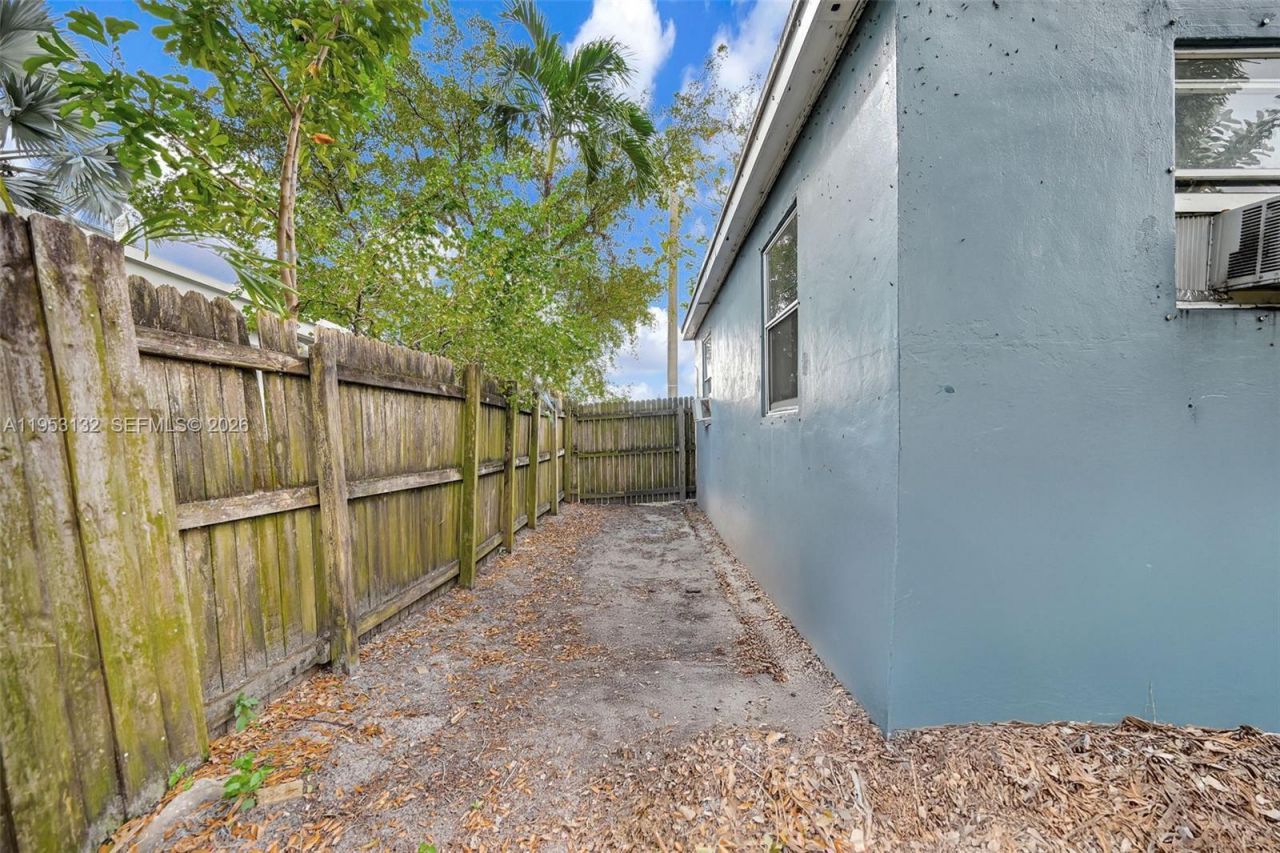 6629 Sheridan St , Hollywood, FL 33024 Photo