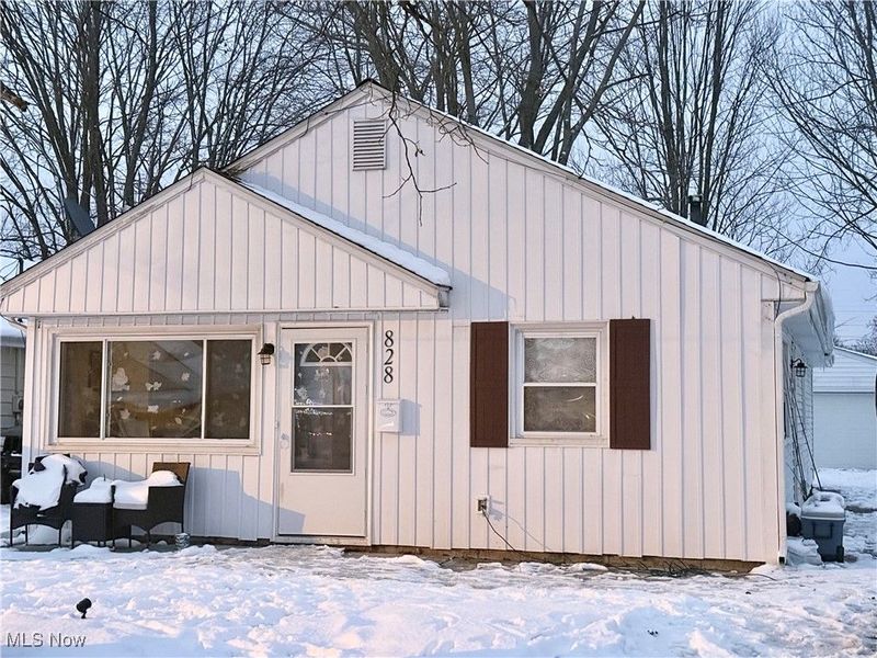 828 S Logan Street, Elyria, OH 44035 Photo 1