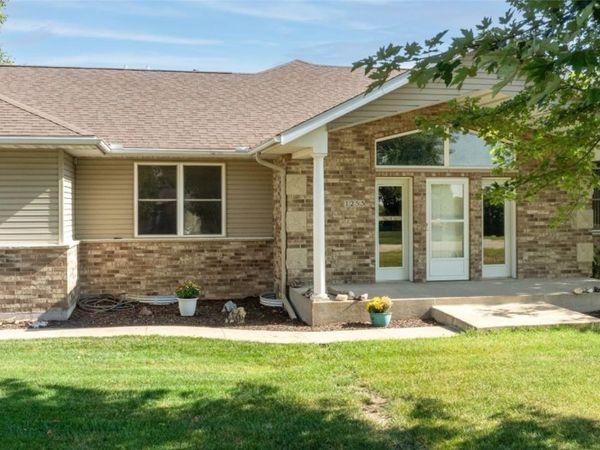 1253 Hillview Court NE, Swisher, IA 52338