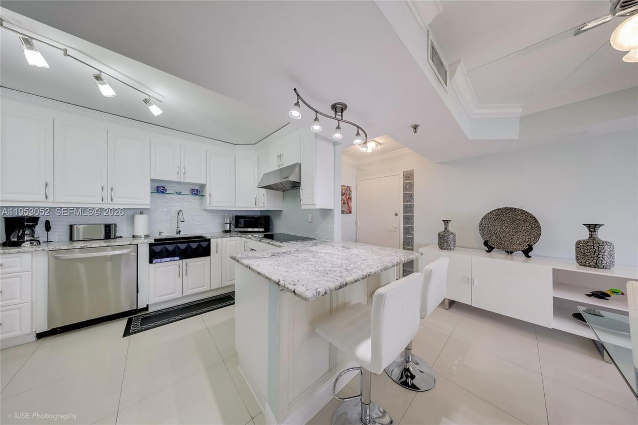 9341 Collins Ave, Unit 503, Surfside, FL 33154 Photo