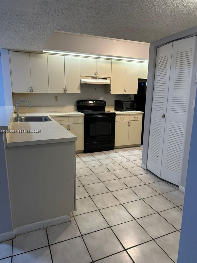 8600 SW 212th St , Unit 105, Cutler Bay, FL 33189 Photo