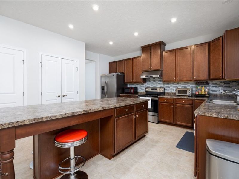 38488 Briar Lakes Drive, Avon, OH 44011 Photo 5