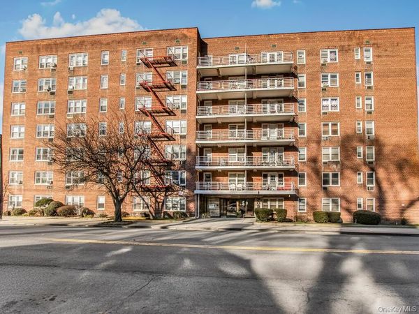 709 Warburton Ave, Unit 3B, Yonkers, NY 10701