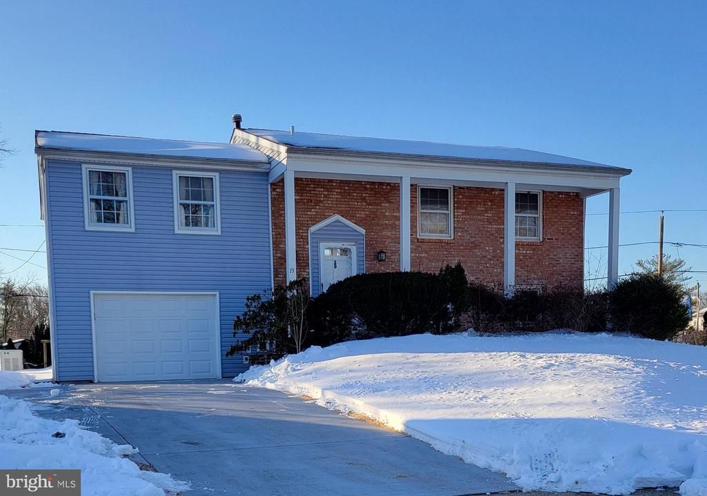 19 Neptune Lane, Willingboro, NJ 08046 Main Photo