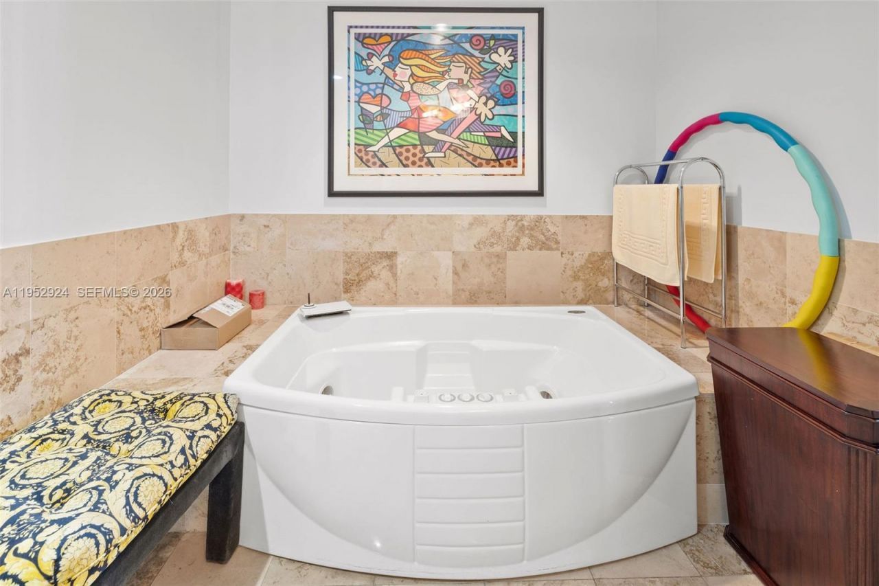 1455 Ocean Dr, Unit 1401, Miami Beach, FL 33139 Photo