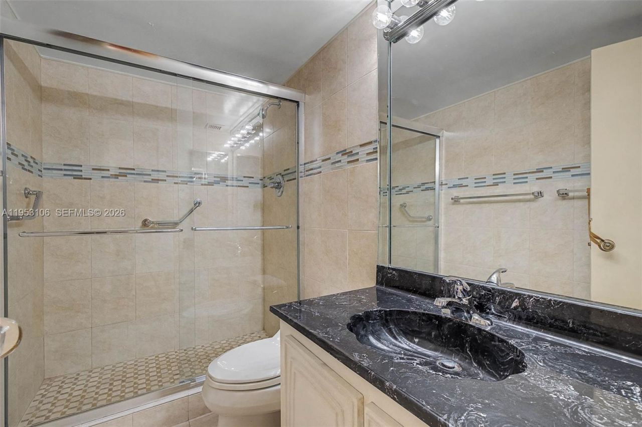 1420 Brickell Bay Dr, Unit 904B, Miami, FL 33131 Photo