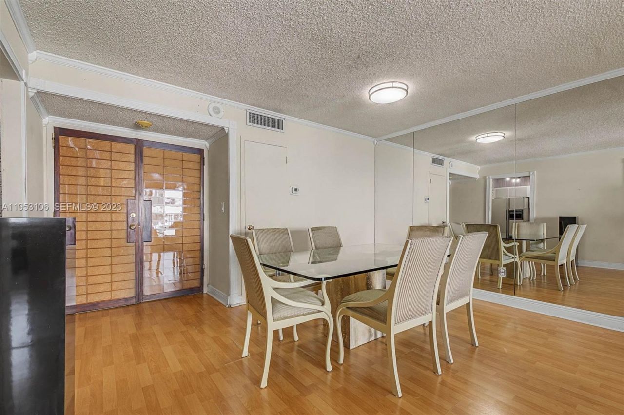 1420 Brickell Bay Dr, Unit 904B, Miami, FL 33131 Photo