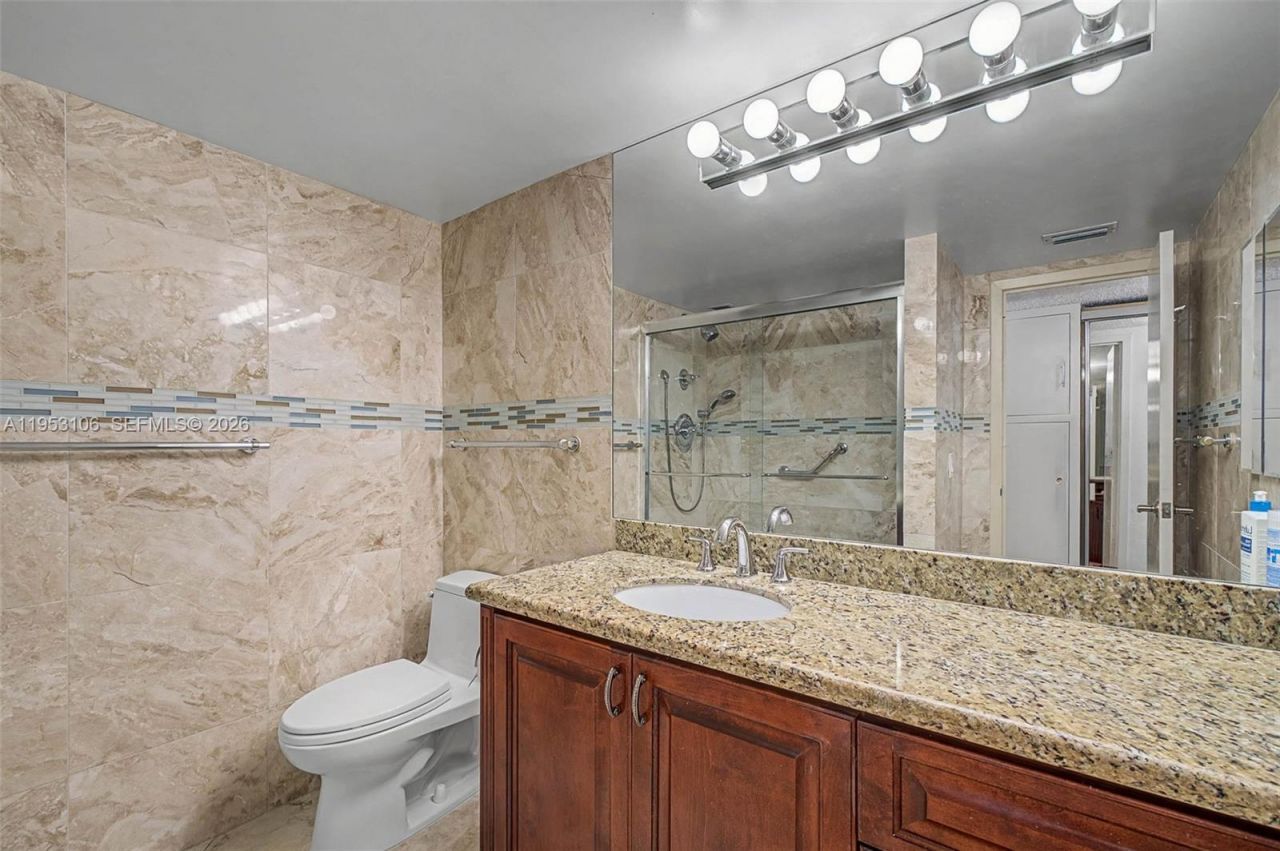 1420 Brickell Bay Dr, Unit 904B, Miami, FL 33131 Photo