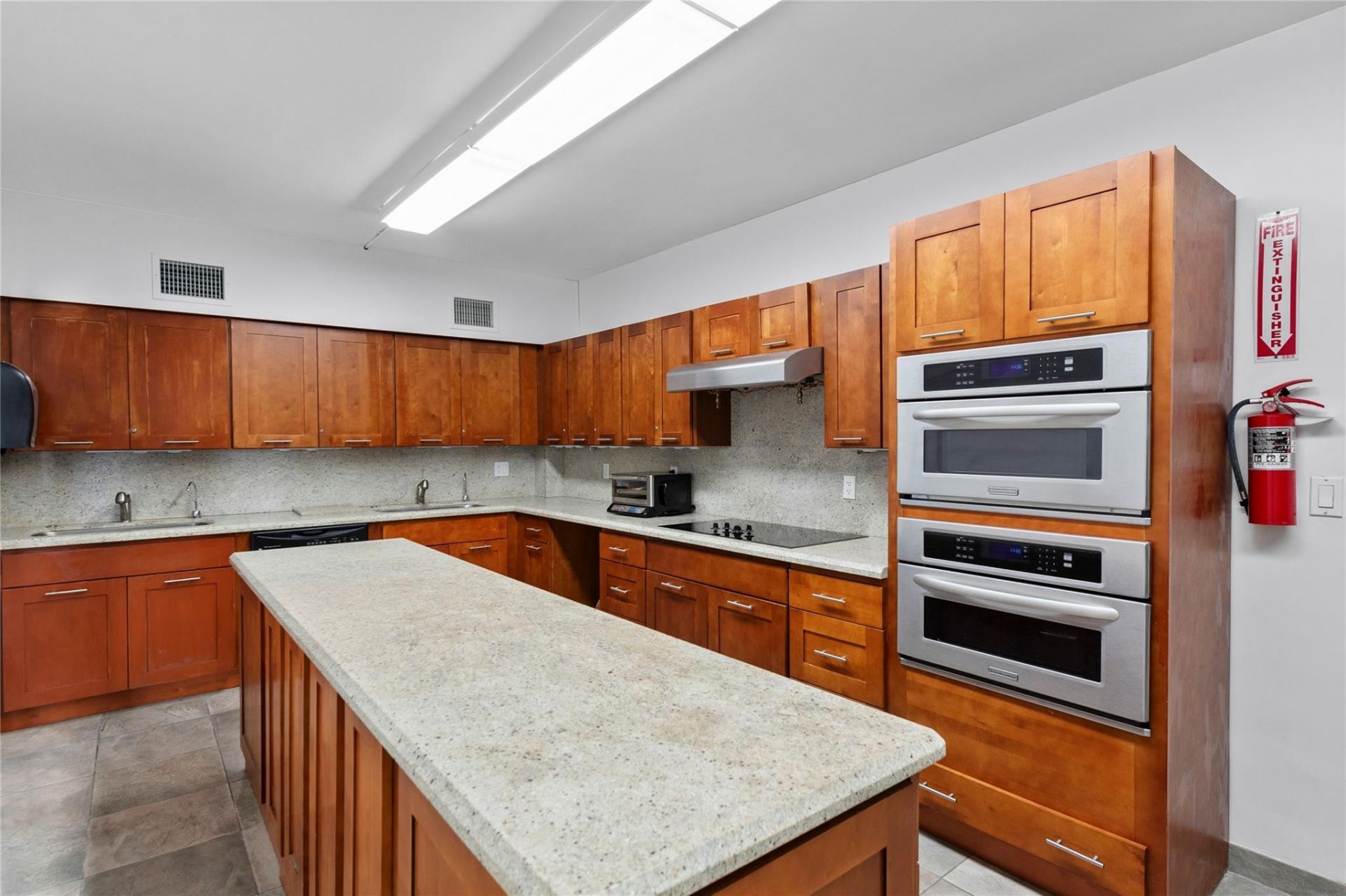 4300 N Ocean Boulevard, Unit 15E, Fort Lauderdale, FL 33308 Photo