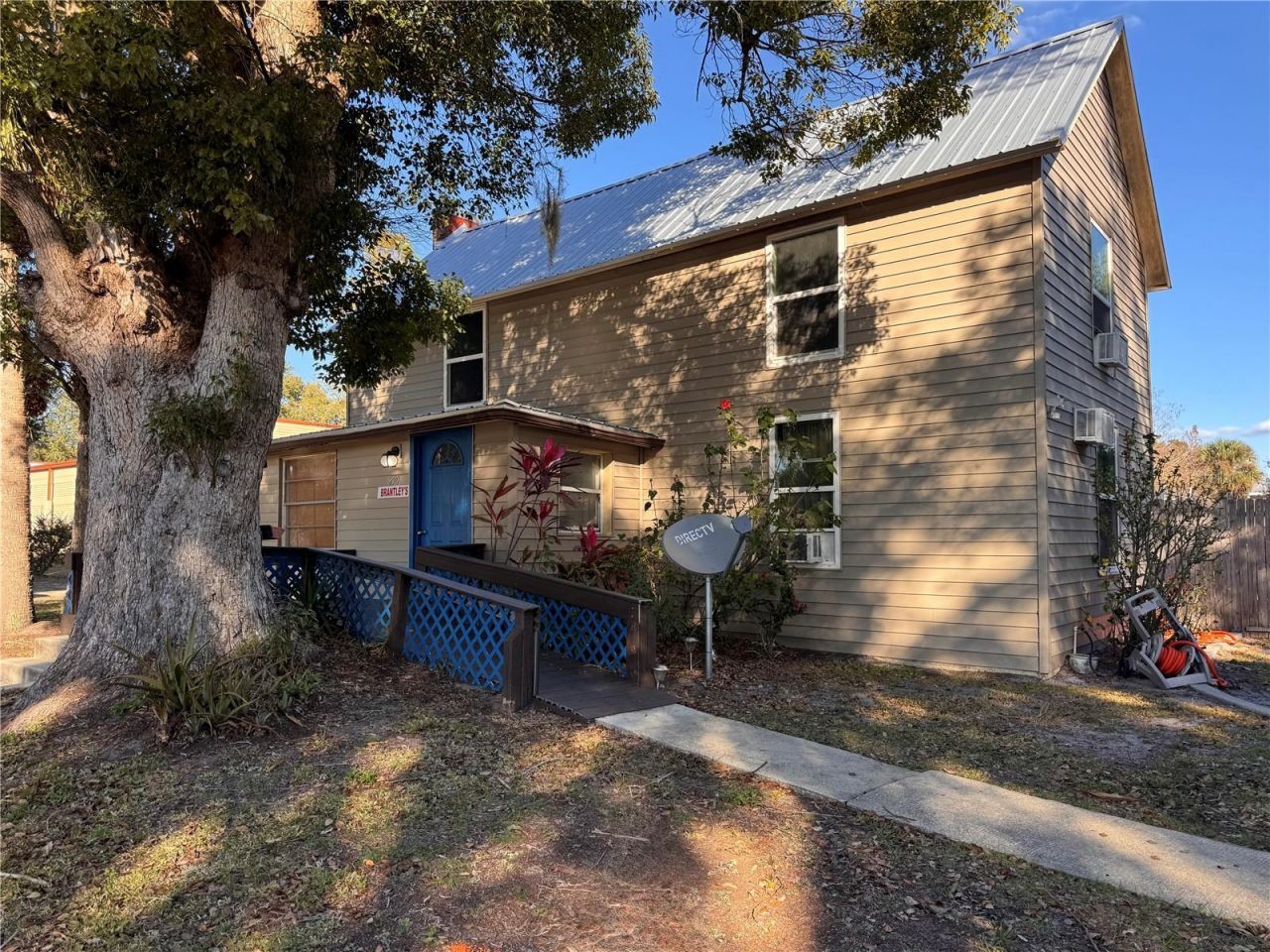 290 N Trowell Avenue, Umatilla, FL 32784 Main Photo