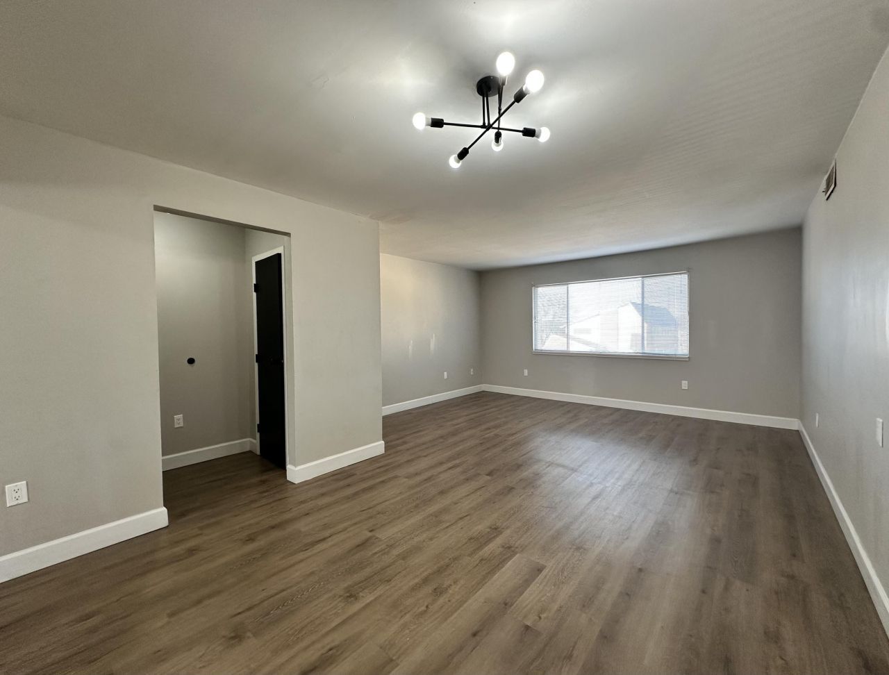 2336 Northview Drive Photo 3