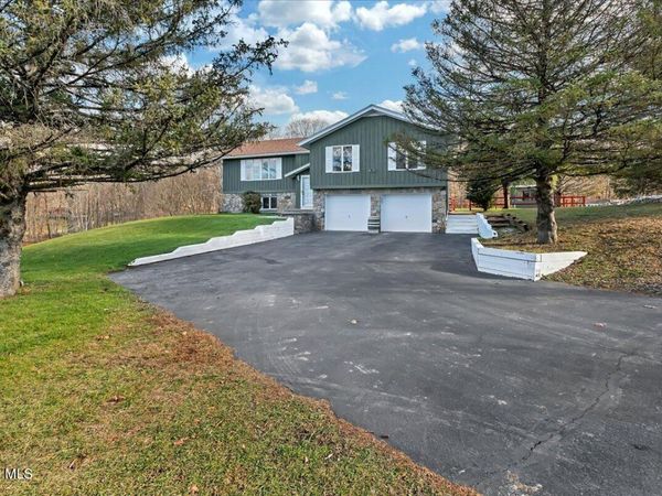 28 Hennett Road, Valatie, NY 12184