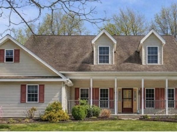 134 Meadows Rd, Lafayette, NJ 07848