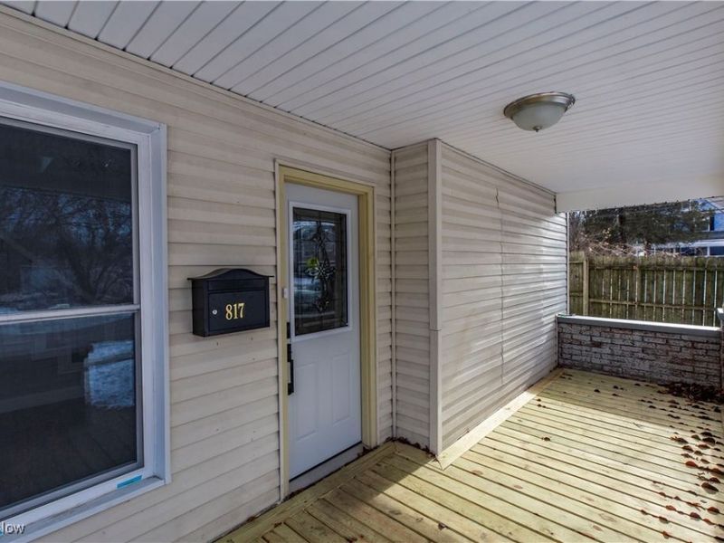 817 Raymond Street, Akron, OH 44307 Photo 2