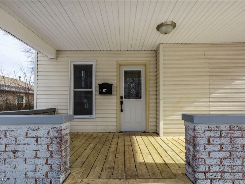 817 Raymond Street, Akron, OH 44307 Photo 3