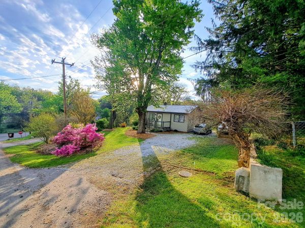 8 Linda Vista Drive, Asheville, NC 28806