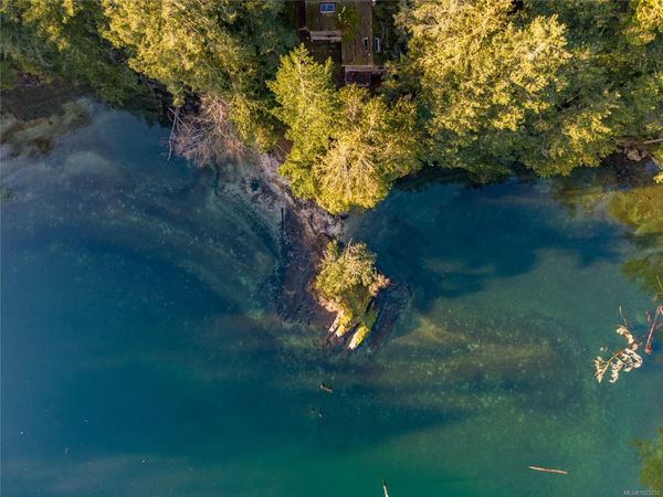 5734 Canal Rd, Pender Island, BC V0N 2M1