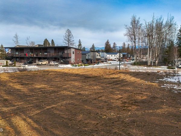 55 Carnelian Ave, Ponderay, ID 83852