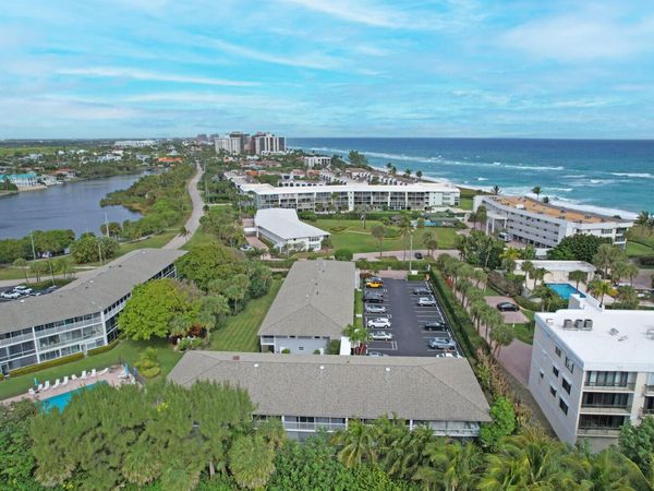 901 Seafarer Circle, Unit 403, Jupiter, FL 33477