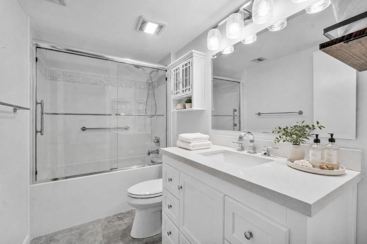 901 Seafarer Circle, Unit 403, Jupiter, FL 33477 Photo