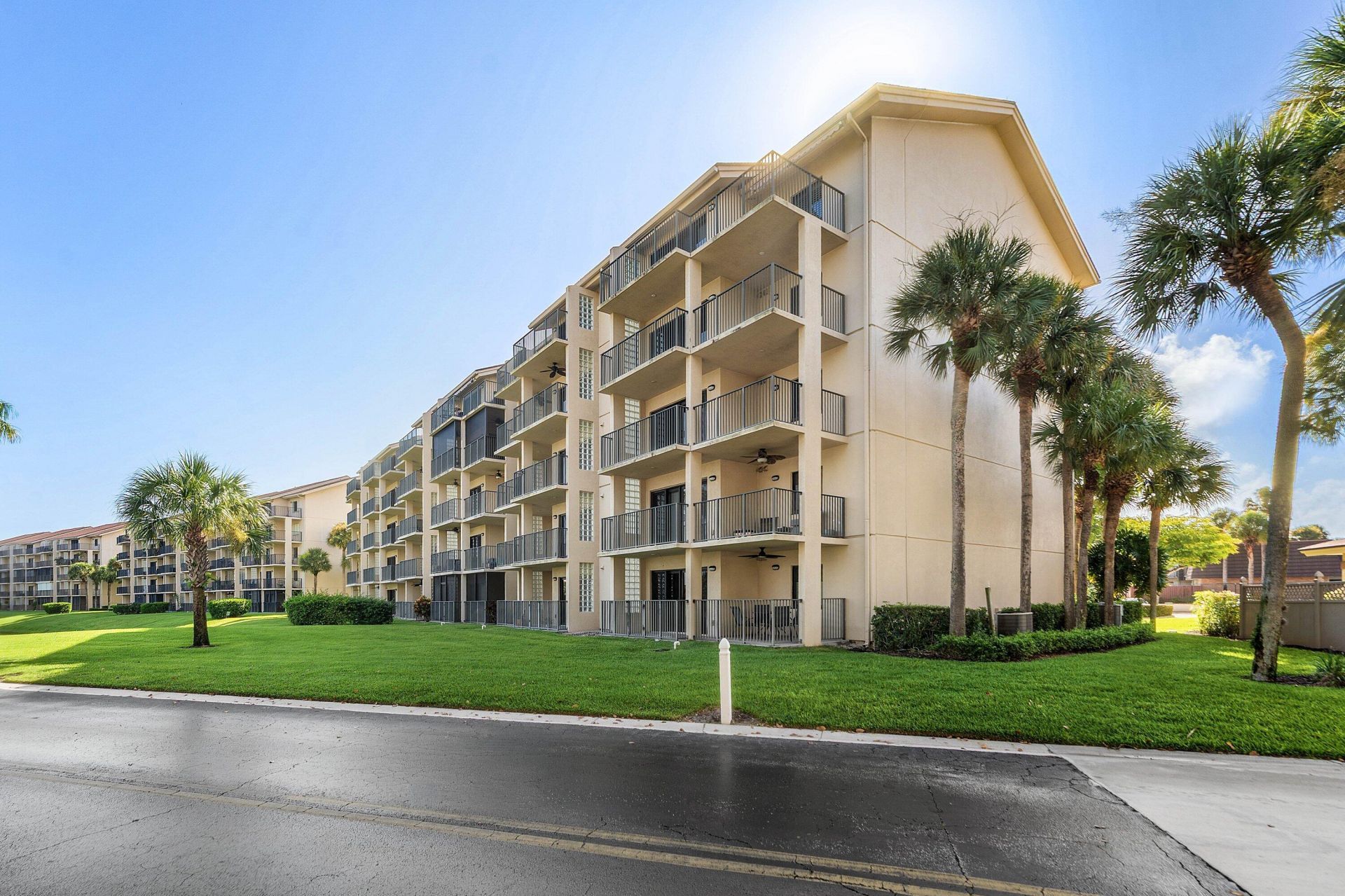 901 Seafarer Circle, Unit 403, Jupiter, FL 33477 Photo