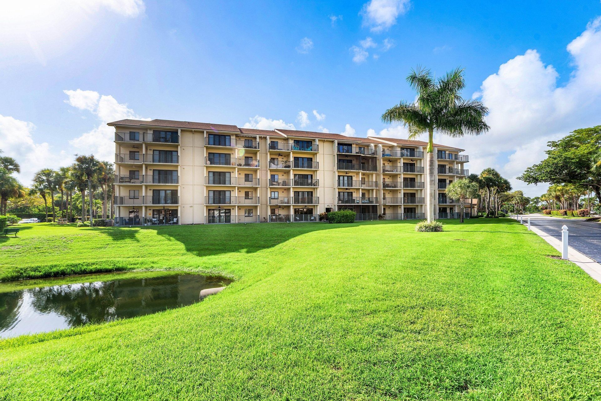 901 Seafarer Circle, Unit 403, Jupiter, FL 33477 Photo