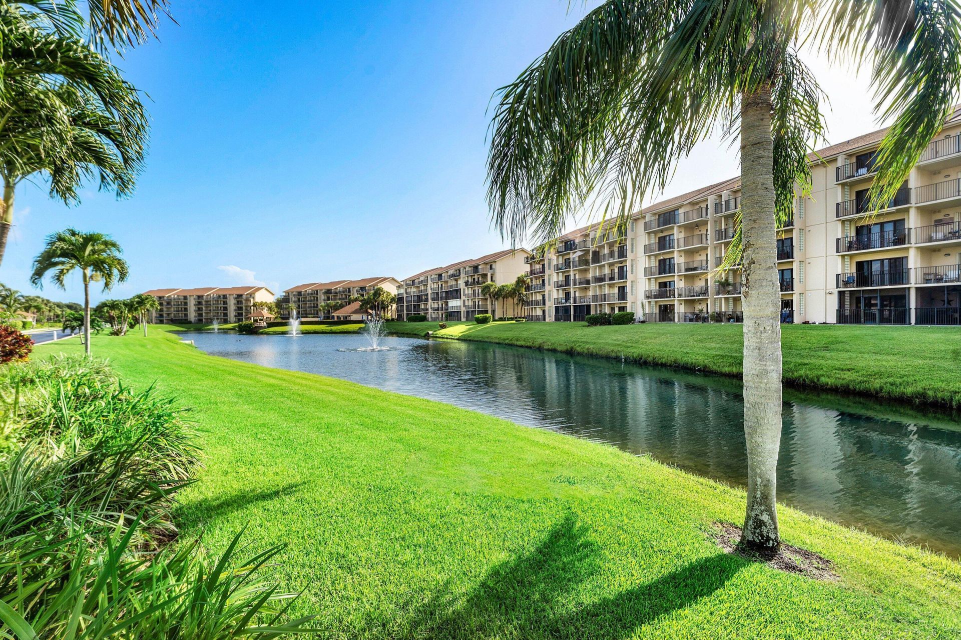 901 Seafarer Circle, Unit 403, Jupiter, FL 33477 Photo