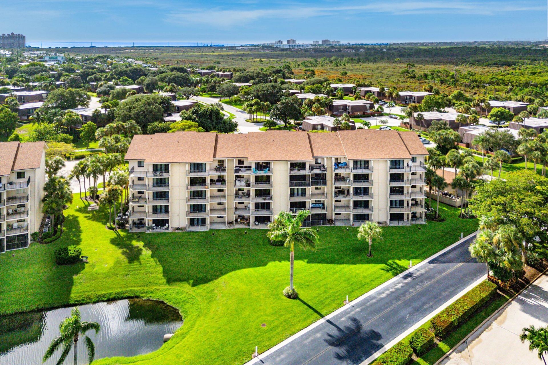 901 Seafarer Circle, Unit 403, Jupiter, FL 33477 Photo