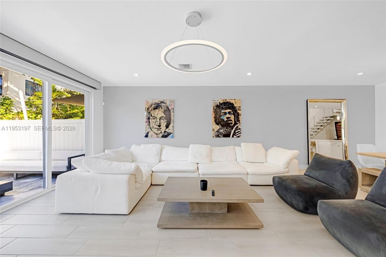 817 NE 17th Way, Fort Lauderdale, FL 33304 Photo