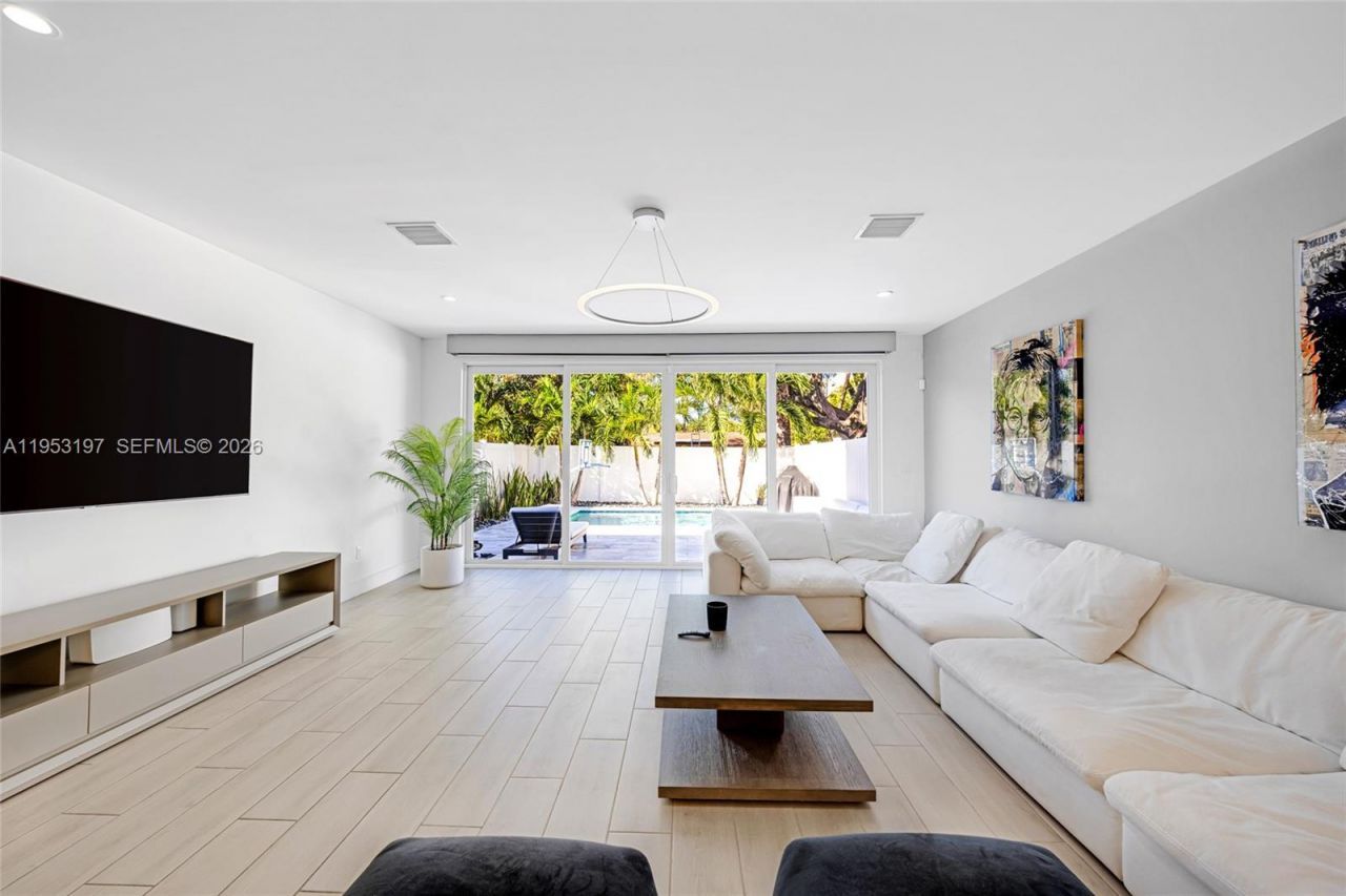 817 NE 17th Way, Fort Lauderdale, FL 33304 Photo