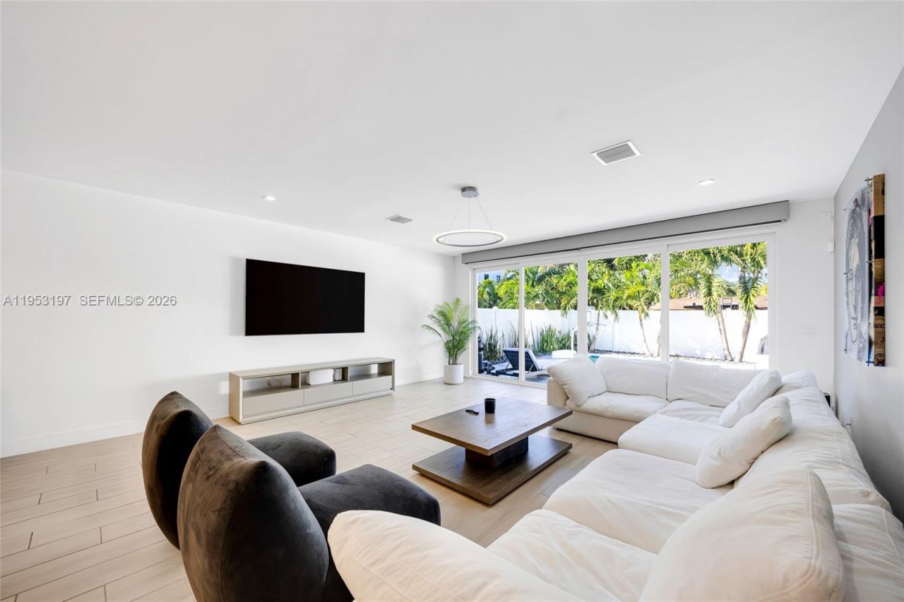 817 NE 17th Way, Fort Lauderdale, FL 33304 Photo