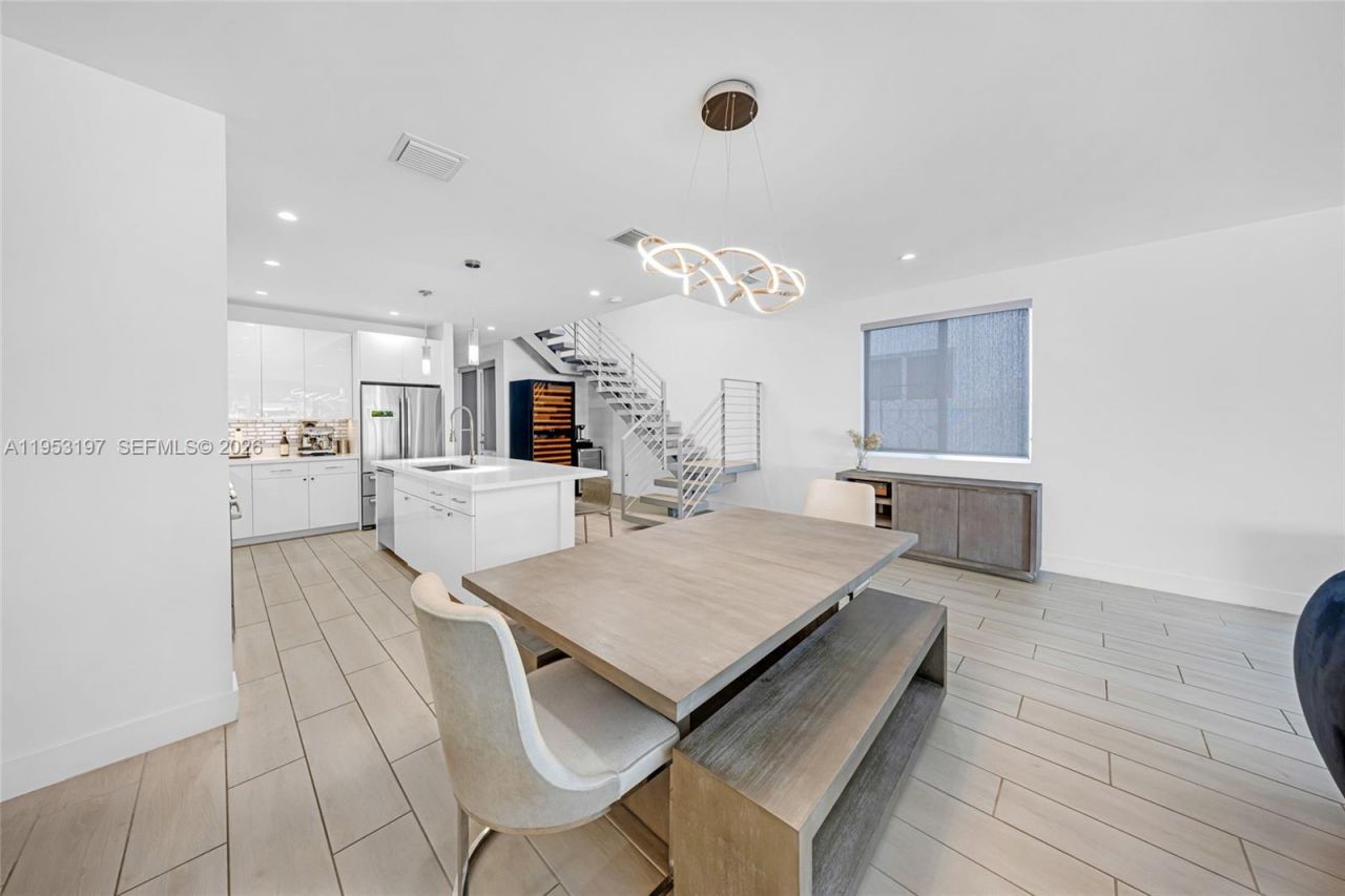 817 NE 17th Way, Fort Lauderdale, FL 33304 Photo