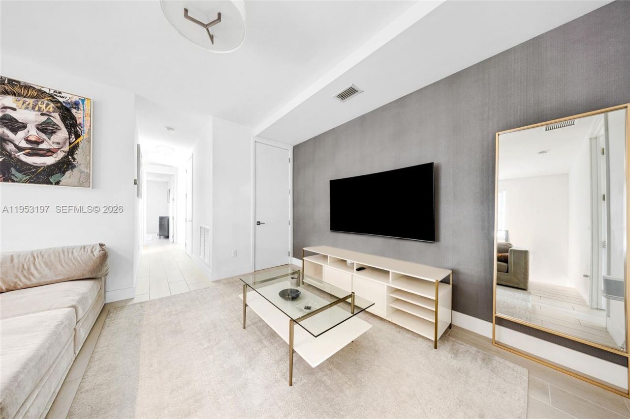 817 NE 17th Way, Fort Lauderdale, FL 33304 Photo