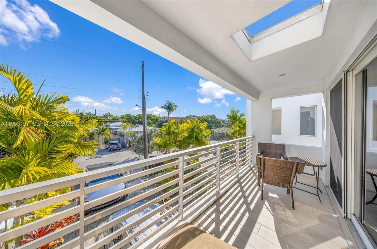 817 NE 17th Way, Fort Lauderdale, FL 33304 Photo