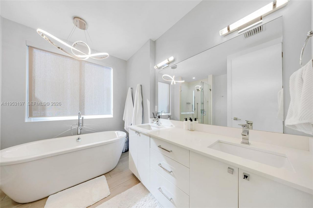 817 NE 17th Way, Fort Lauderdale, FL 33304 Photo