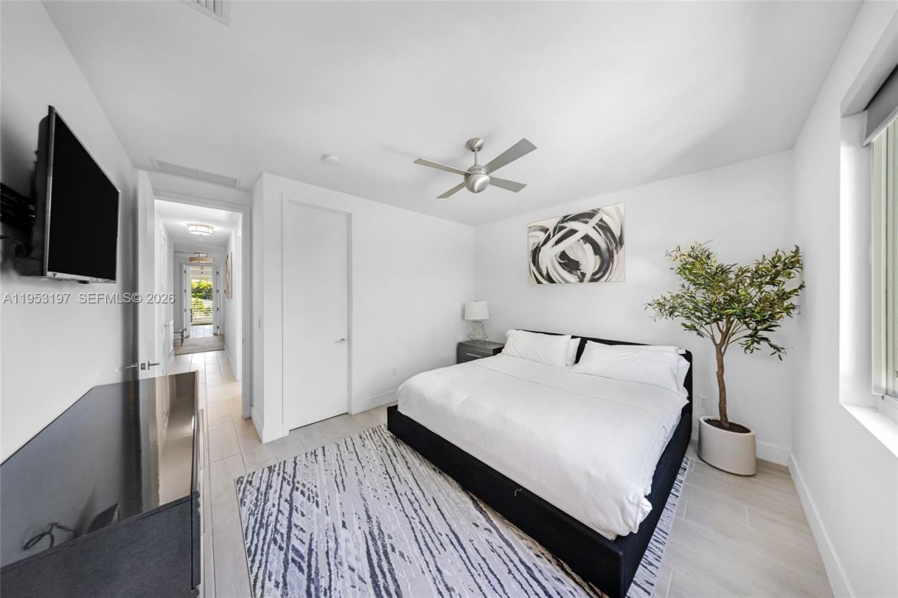 817 NE 17th Way, Fort Lauderdale, FL 33304 Photo