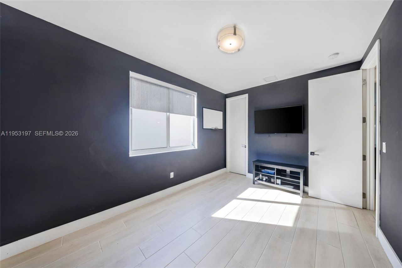 817 NE 17th Way, Fort Lauderdale, FL 33304 Photo