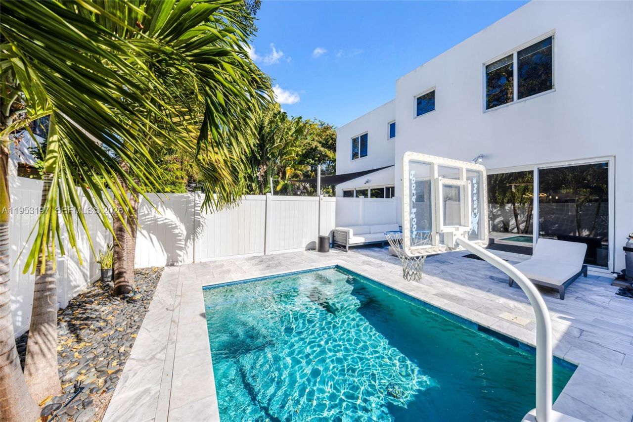 817 NE 17th Way, Fort Lauderdale, FL 33304 Photo