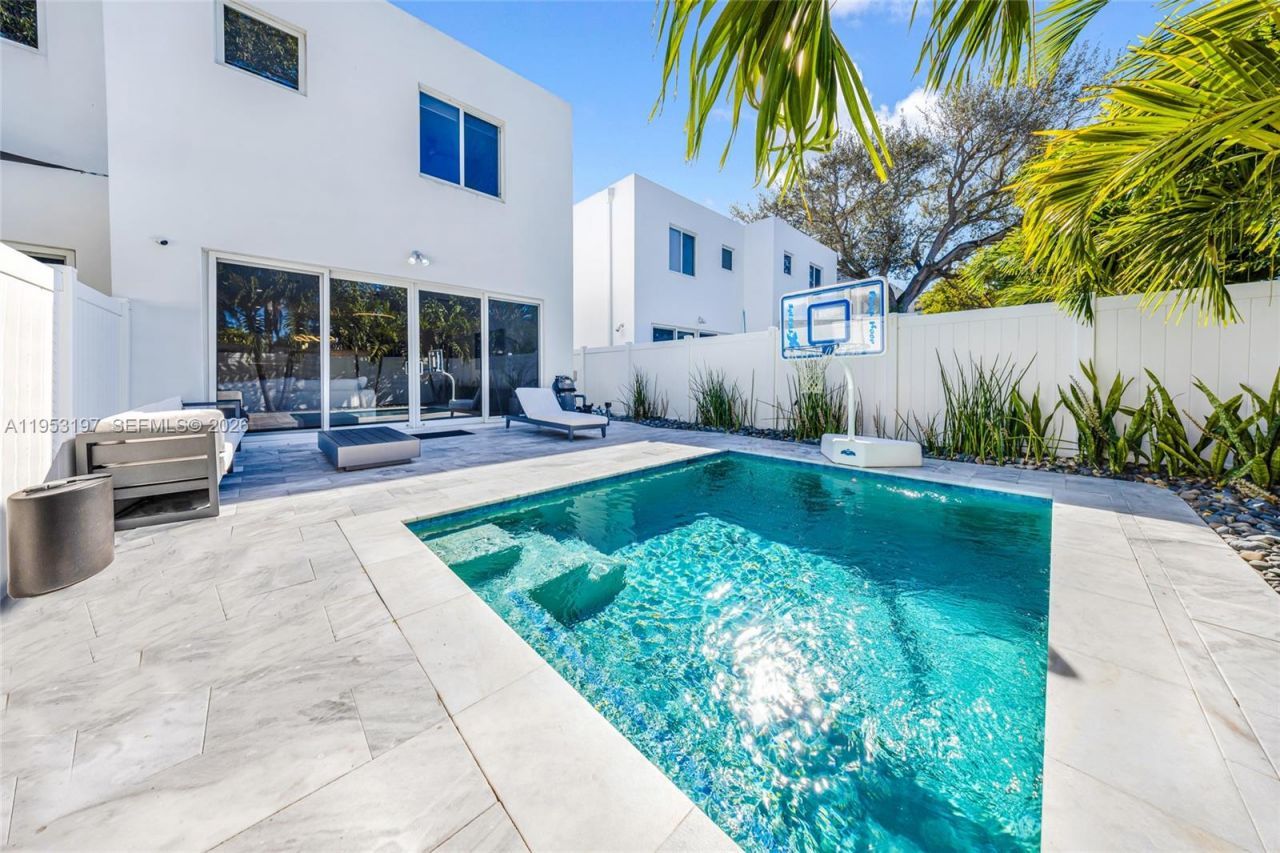 817 NE 17th Way, Fort Lauderdale, FL 33304 Photo