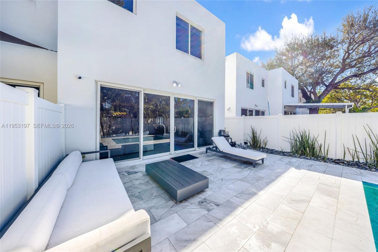 817 NE 17th Way, Fort Lauderdale, FL 33304 Photo