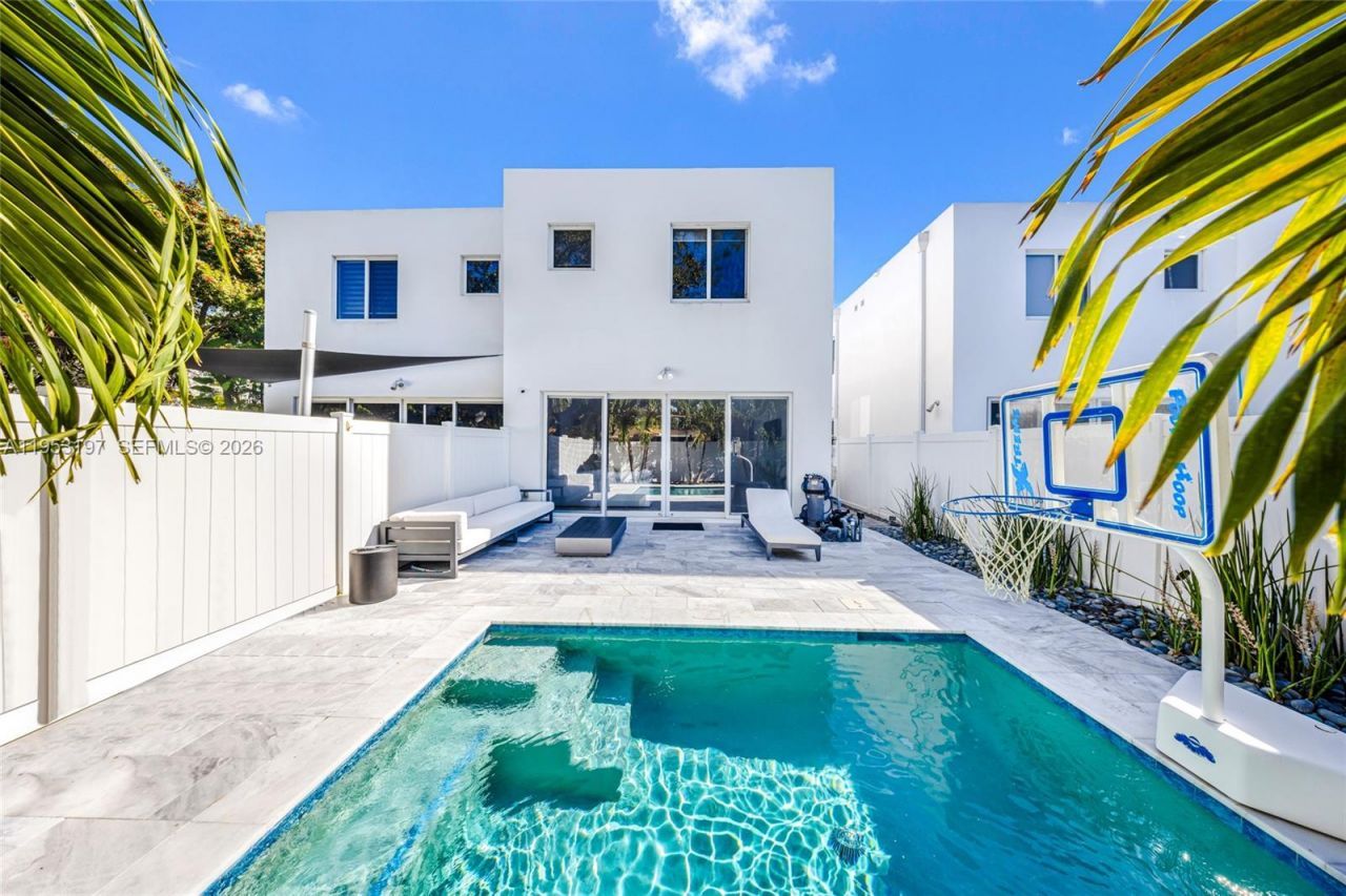 817 NE 17th Way, Fort Lauderdale, FL 33304 Photo