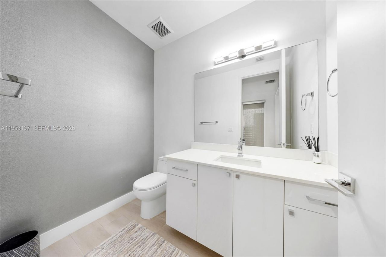 817 NE 17th Way, Fort Lauderdale, FL 33304 Photo