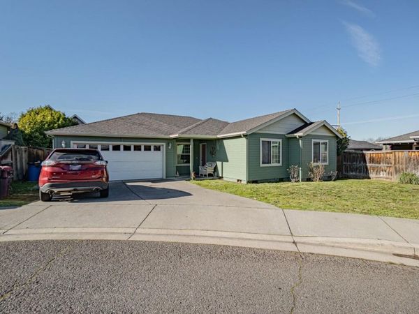 977 Garden Springs Circle, Medford, OR 97504
