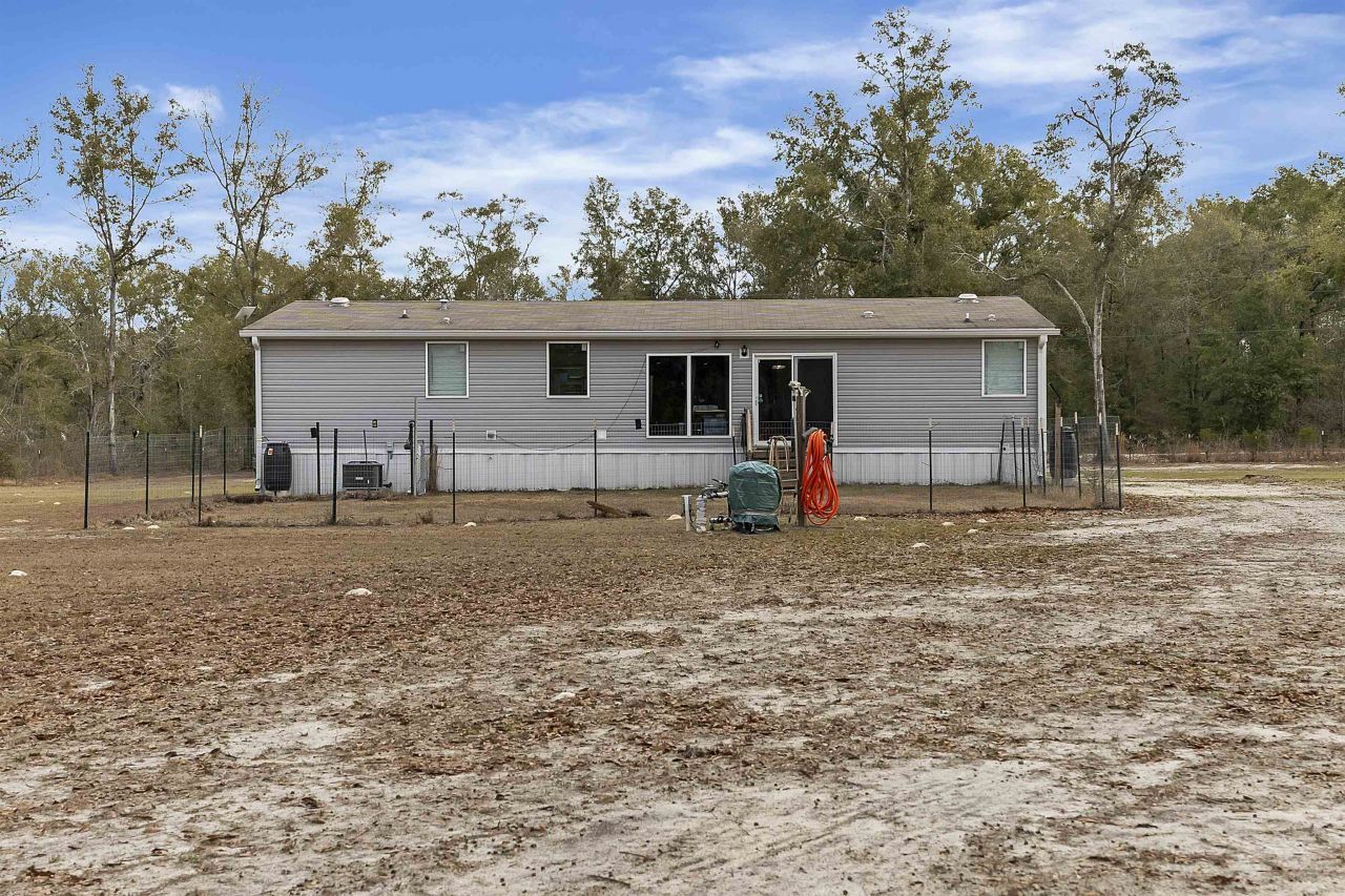 616 NE Hillside Terrace Street, Lee, FL 32059 Photo