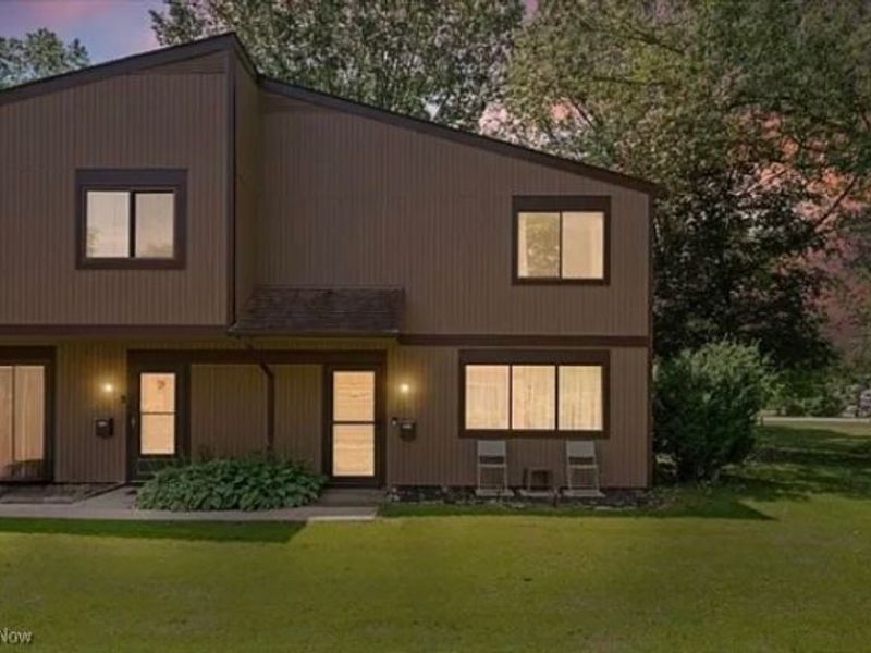 26651 Lake of the Falls, Unit 26651, Olmsted Falls, OH 44138 Photo 1