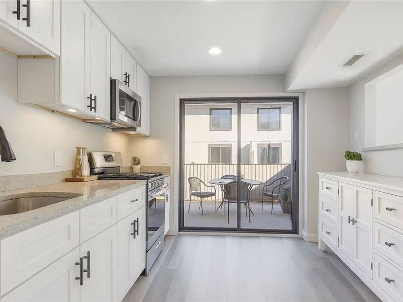 26651 Lake of the Falls, Unit 26651, Olmsted Falls, OH 44138 Photo 4