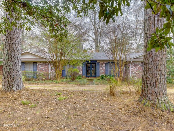 1735 Hillview Drive, Jackson, MS 39211