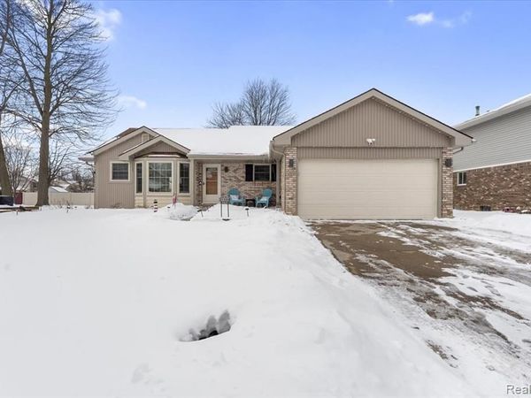 21526 E Chipmunk Trail, Woodhaven, MI 48183