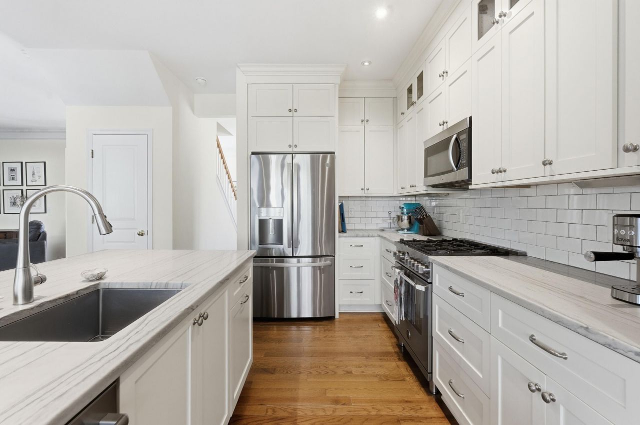 150 Brady Street Photo 10